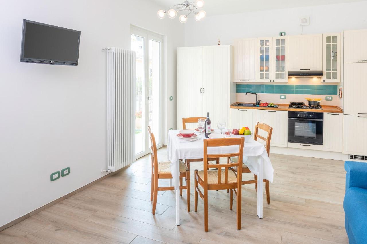 Villa Rosetta & Romeo Family Apartment Костермано Екстериор снимка